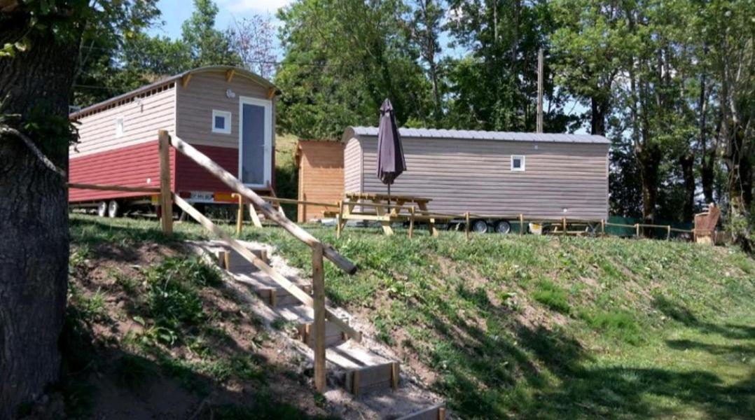 Logement Insolite Au Coeur De L'Auvergne Rochefort-Montagne 外观 照片